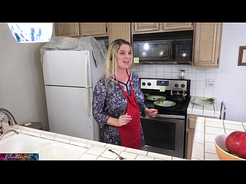❤️ A madrasta a ordenhá-lo na cozinha antes do seu encontro ❌ Sexo vídeo em pt.killvs.top