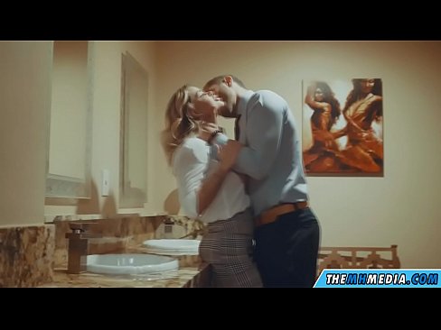 ❤️ Quando uma loira peituda o seduz numa casa de banho pública ❌ Sexo vídeo em pt.killvs.top